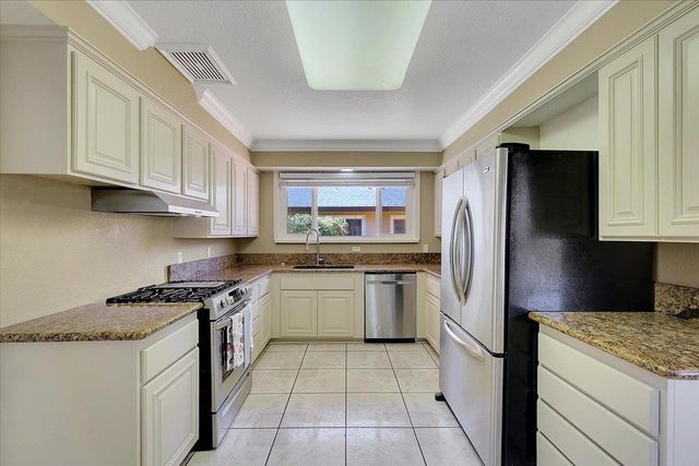 988 Carolina Ave, Yuba City, CA 95991