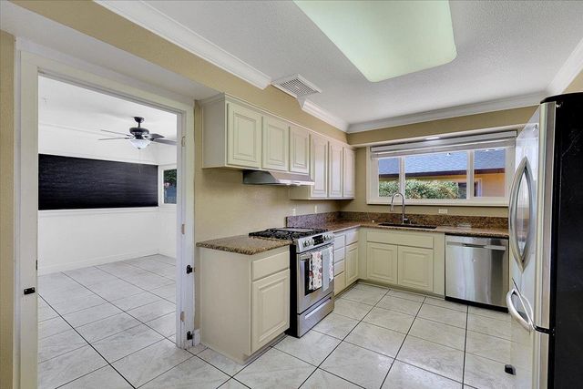 988 Carolina Ave, Yuba City, CA 95991