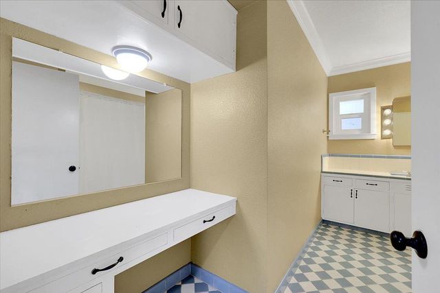 988 Carolina Ave, Yuba City, CA 95991