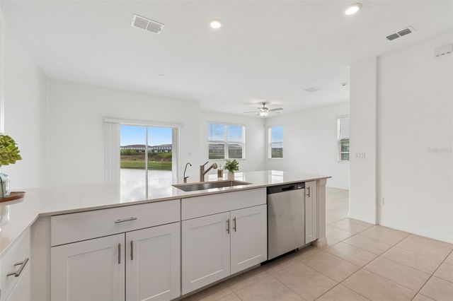 32076 POP ASH PLACE, Wesley Chapel, FL 33545