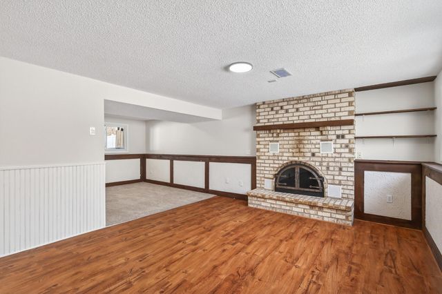 6616 Hillsboro Avenue N, Brooklyn Park, MN 55428