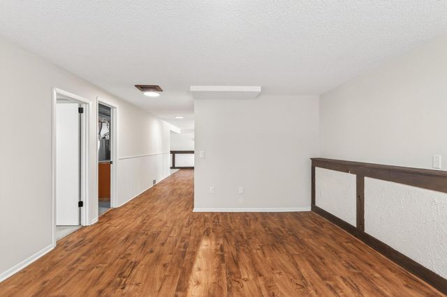 6616 Hillsboro Avenue N, Brooklyn Park, MN 55428