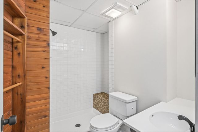 6616 Hillsboro Avenue N, Brooklyn Park, MN 55428