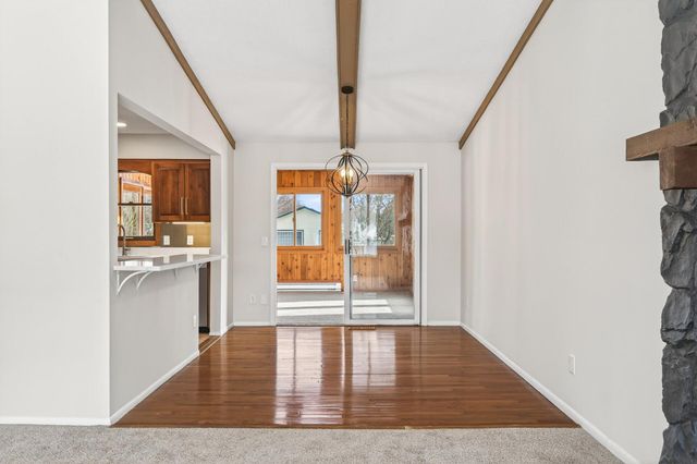 6616 Hillsboro Avenue N, Brooklyn Park, MN 55428