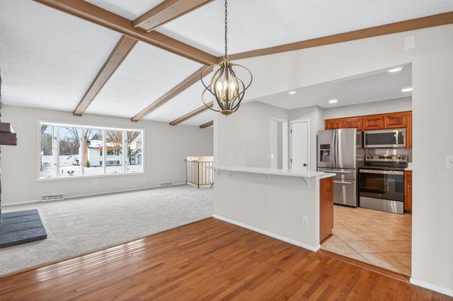 6616 Hillsboro Avenue N, Brooklyn Park, MN 55428