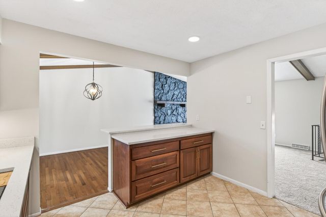 6616 Hillsboro Avenue N, Brooklyn Park, MN 55428