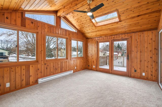 6616 Hillsboro Avenue N, Brooklyn Park, MN 55428