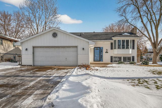 6616 Hillsboro Avenue N, Brooklyn Park, MN 55428