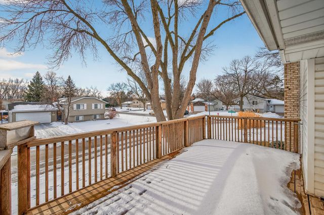 6616 Hillsboro Avenue N, Brooklyn Park, MN 55428