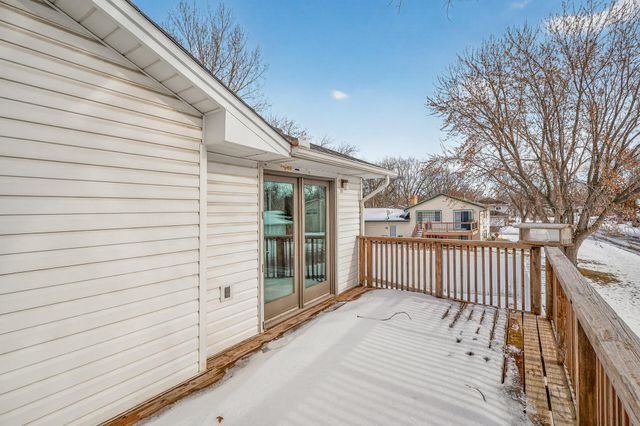 6616 Hillsboro Avenue N, Brooklyn Park, MN 55428