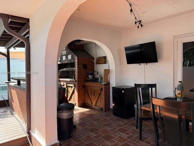 2430 SW 22nd Ter, Miami, FL 33145