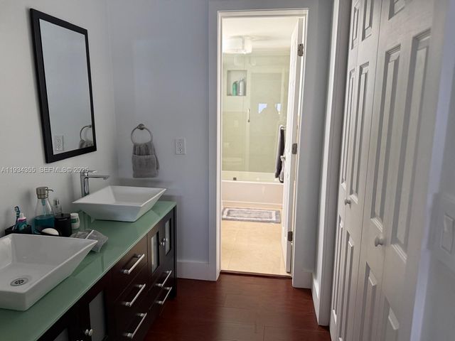 2430 SW 22nd Ter, Miami, FL 33145