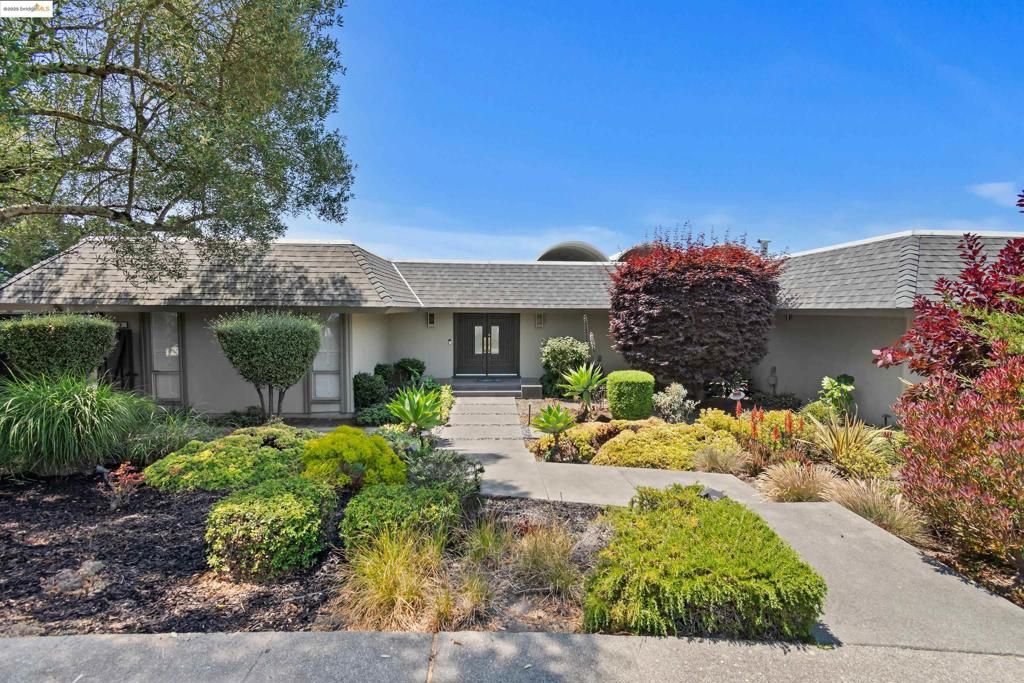 15 Bell Waver Way, Oakland, CA 94619