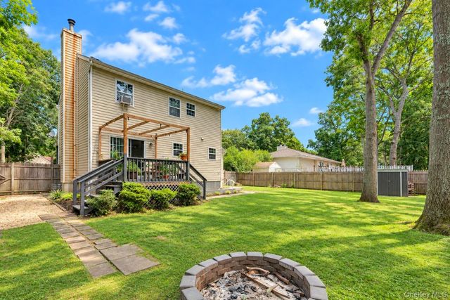 22 Logan Place, Mastic, NY 11950