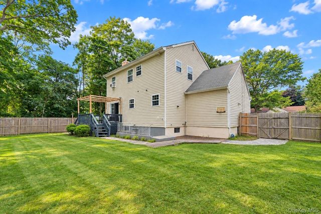 22 Logan Place, Mastic, NY 11950