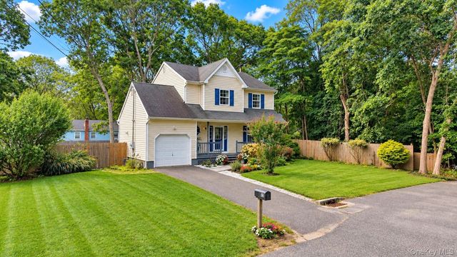 22 Logan Place, Mastic, NY 11950