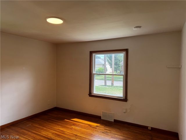 30107 Thomas Street, Willowick, OH 44095
