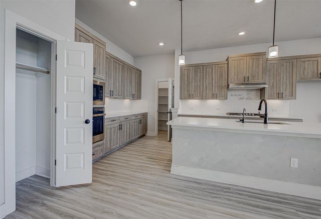 822 Wild Pecan LOOP, Buda, TX 78610