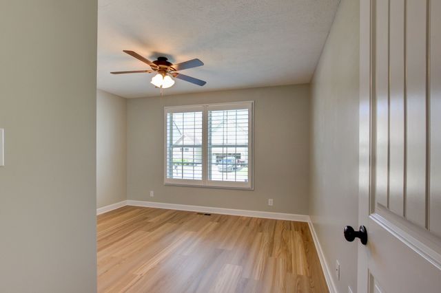 3661 Fox Tail Dr, Clarksville, TN 37040