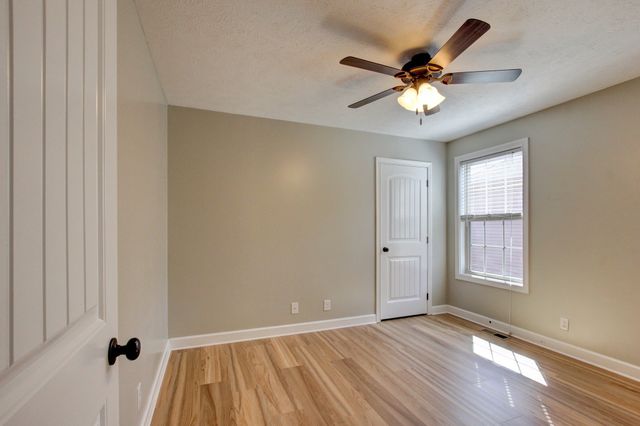 3661 Fox Tail Dr, Clarksville, TN 37040