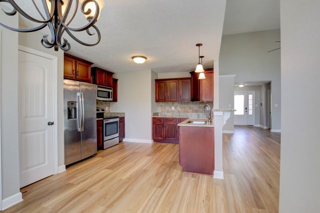 3661 Fox Tail Dr, Clarksville, TN 37040