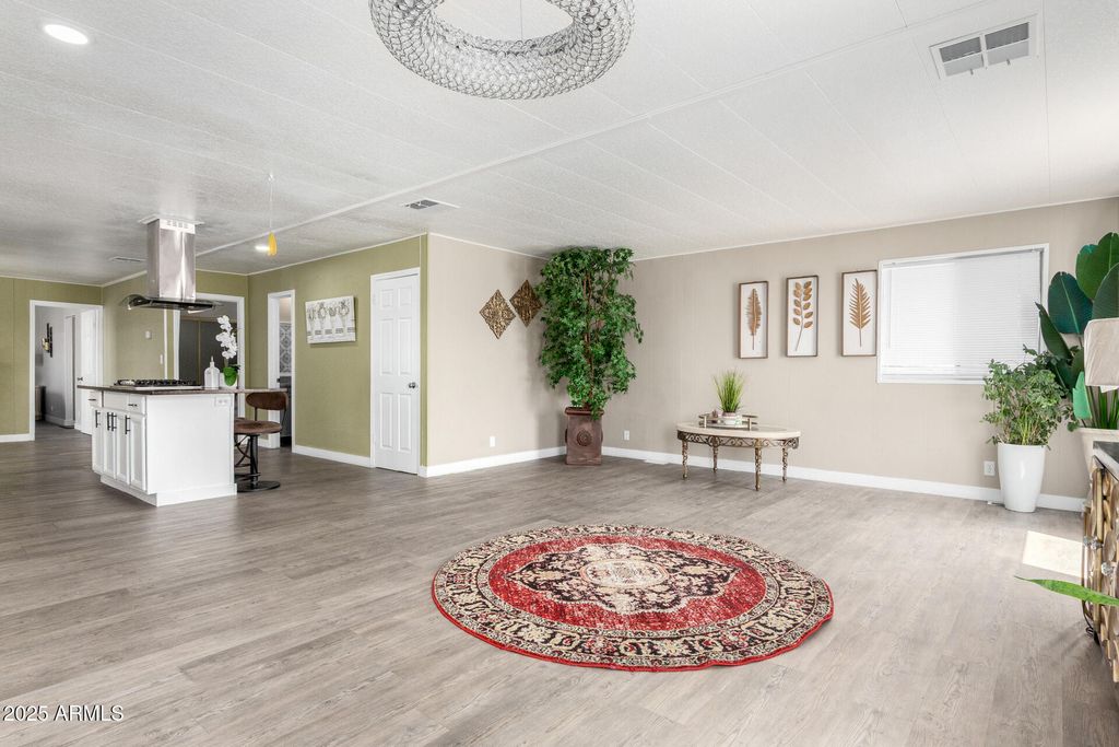 Image 5 of property listing at 2650 W UNION HILLS Drive 98, Phoenix, AZ 85027