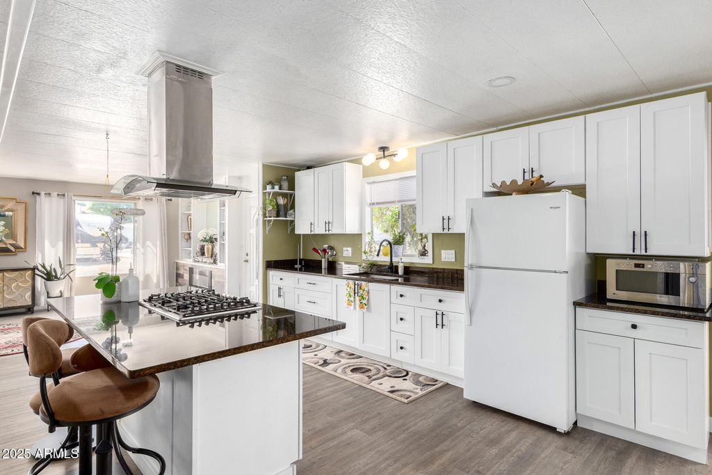 Image 6 of property listing at 2650 W UNION HILLS Drive 98, Phoenix, AZ 85027