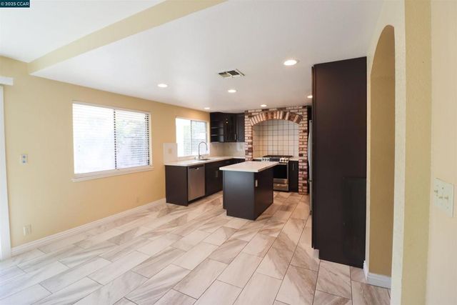 4632 Country Hills Dr, Antioch, CA 94531