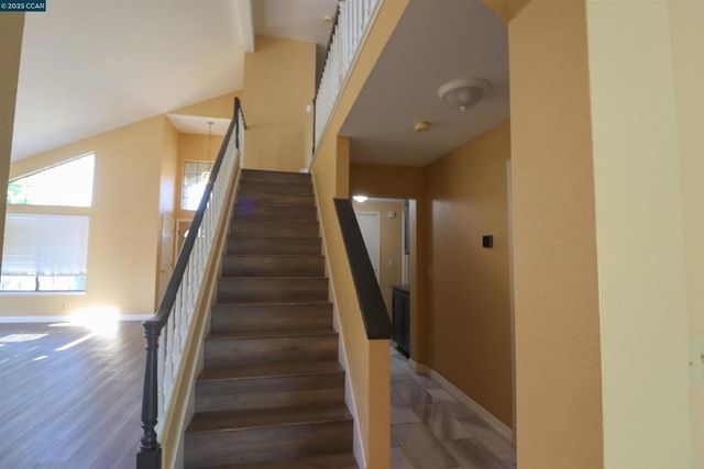 4632 Country Hills Dr, Antioch, CA 94531