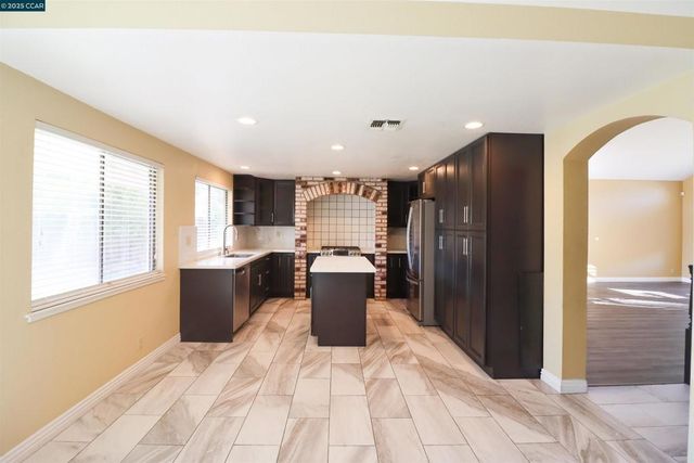 4632 Country Hills Dr, Antioch, CA 94531