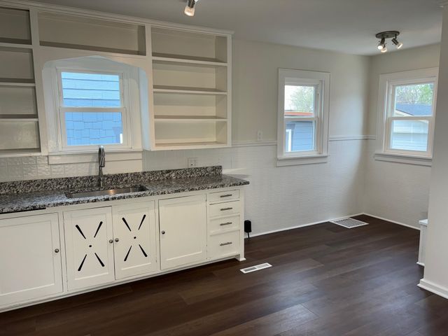 440 N FERN, Wichita, KS 67203