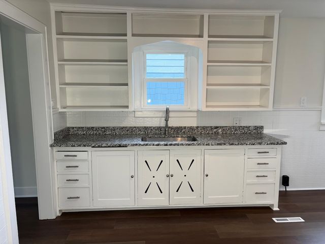 440 N FERN, Wichita, KS 67203