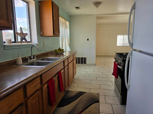 5512 Cleo Road SW, Albuquerque, NM 87121