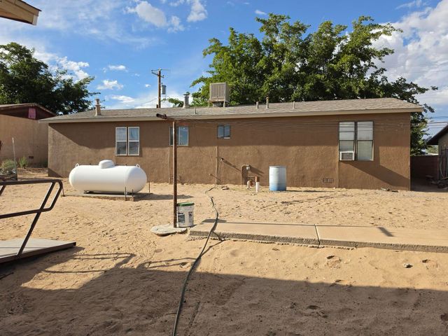 5512 Cleo Road SW, Albuquerque, NM 87121