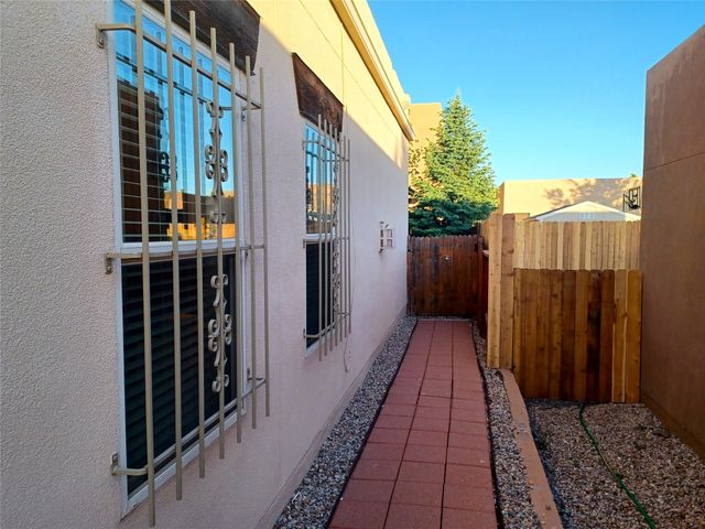 4225 Entrada Sonata, Santa Fe, NM 87507
