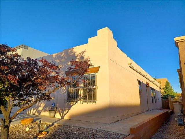 4225 Entrada Sonata, Santa Fe, NM 87507