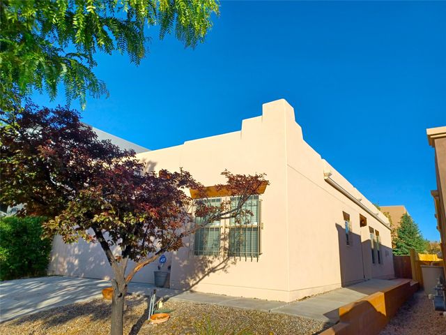 4225 Entrada Sonata, Santa Fe, NM 87507