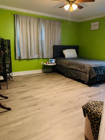 537 Oak St, Marrero, LA 70072