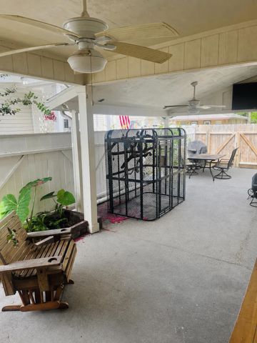 537 Oak St, Marrero, LA 70072