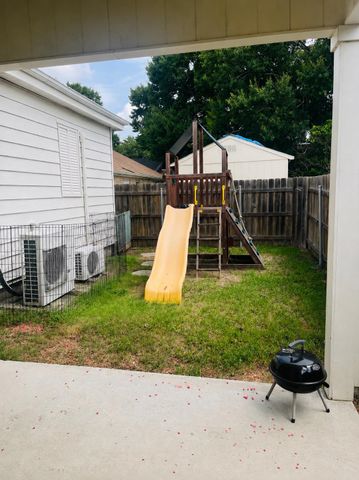 537 Oak St, Marrero, LA 70072