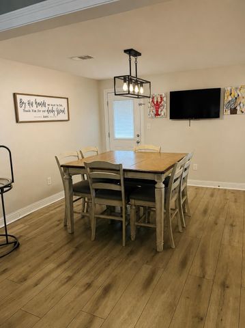 537 Oak St, Marrero, LA 70072