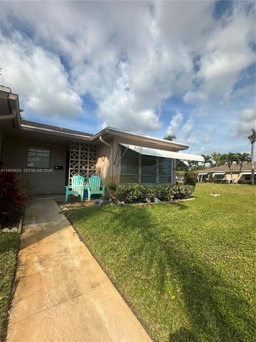 1252 W Club Dr W D, Delray Beach, FL 33445