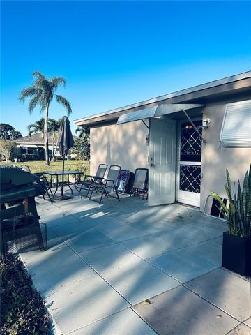 1252 W Club Dr W D, Delray Beach, FL 33445