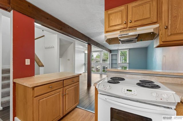 10836 Seward Street, Omaha, NE 68154