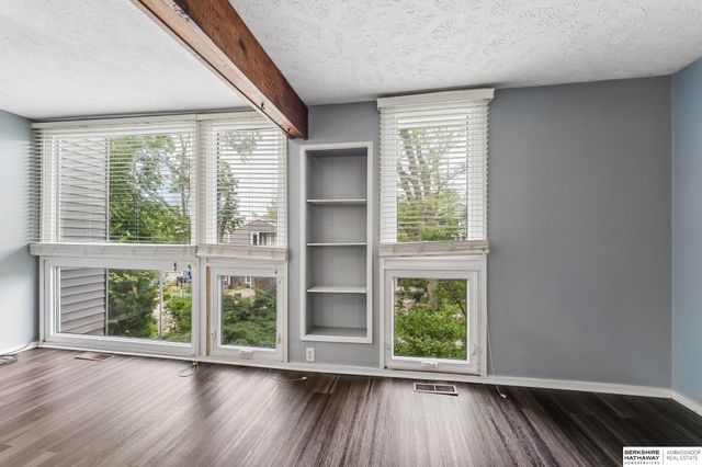 10836 Seward Street, Omaha, NE 68154