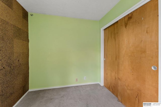 10836 Seward Street, Omaha, NE 68154