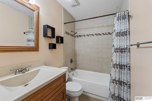 10836 Seward Street, Omaha, NE 68154