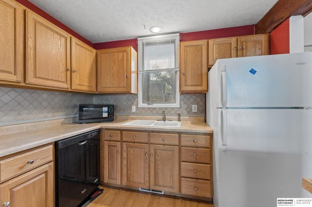 10836 Seward Street, Omaha, NE 68154