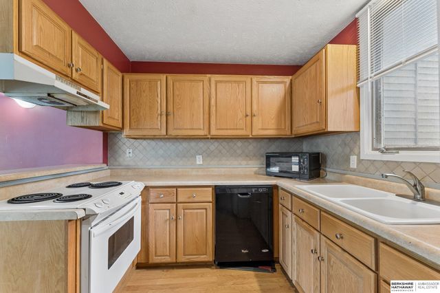 10836 Seward Street, Omaha, NE 68154