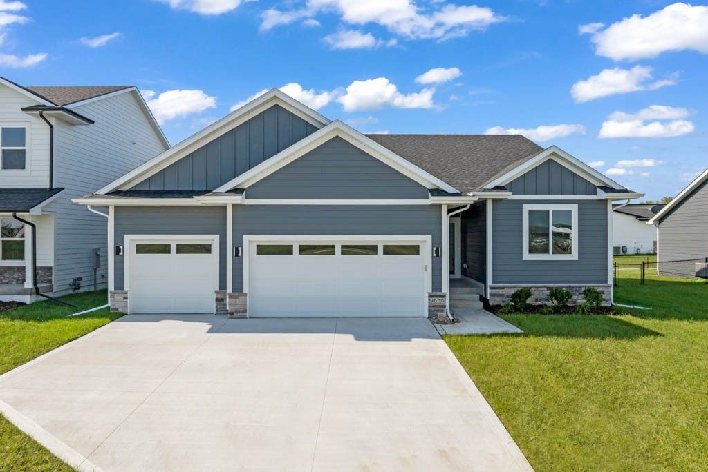 9636 NW 82nd Avenue, Johnston, IA 50131